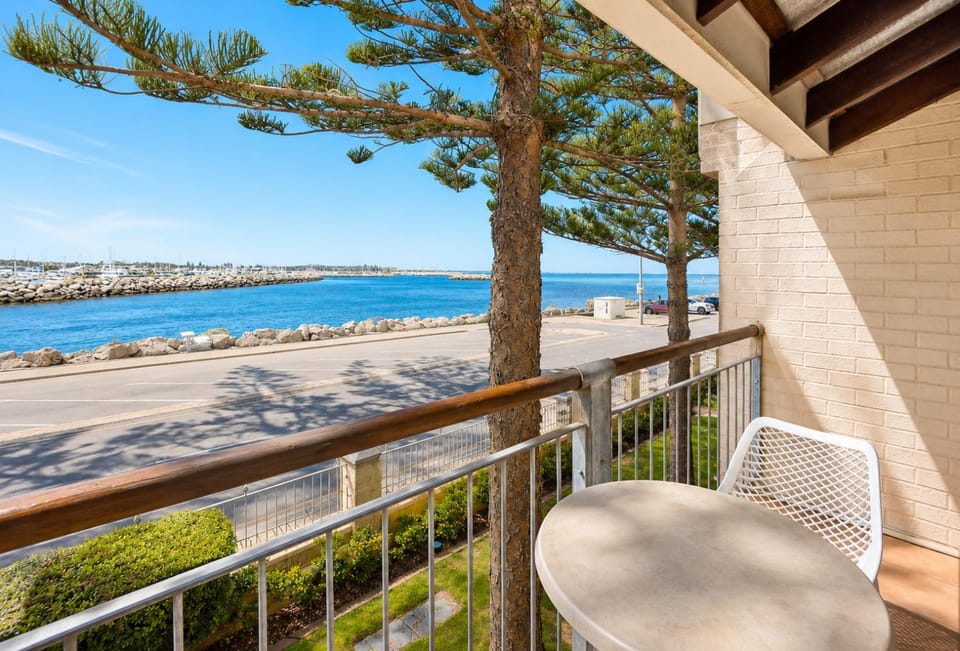 HarbourView Ocean Serenity in Fremantle Apartment in Perth