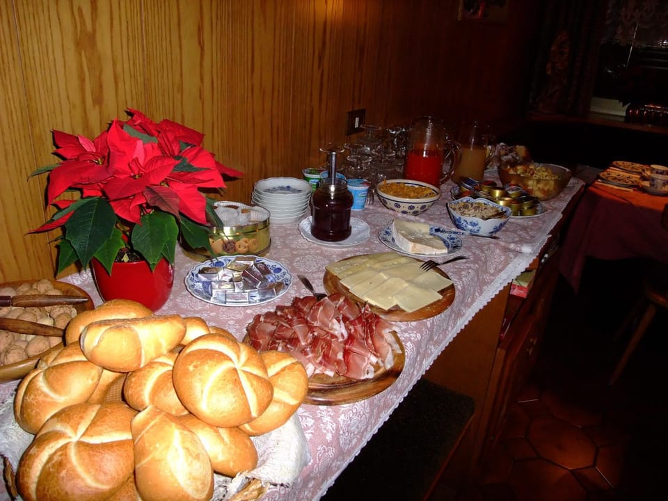 Food and drinks, Food, Breakfast, Continental breakfast, Buffet breakfast, Drinks