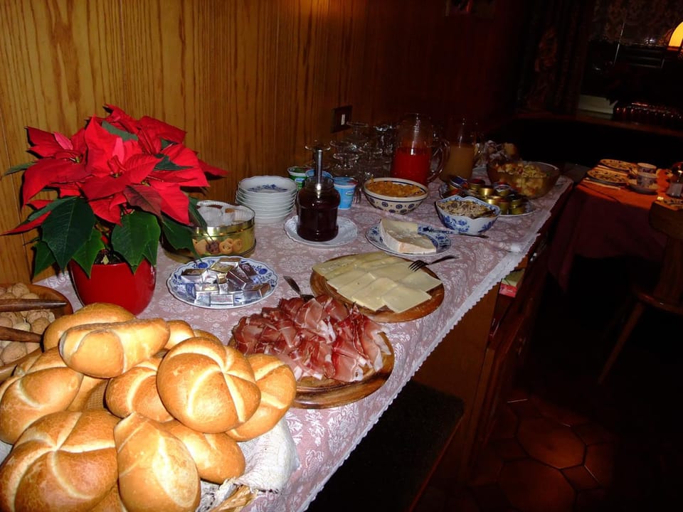 Food and drinks, Food, Drinks