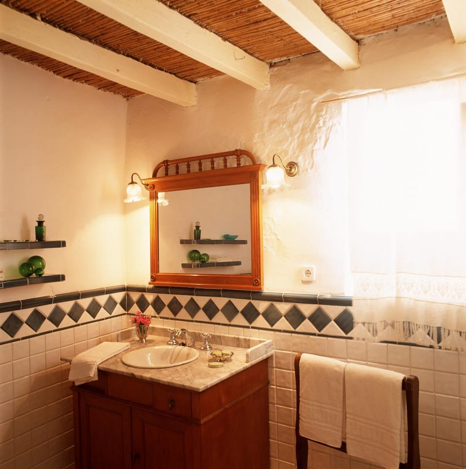 Day, Bathroom