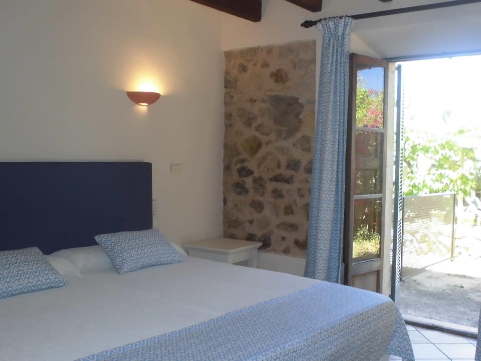 Bed, Decorative detail, Bedroom, Garden view
