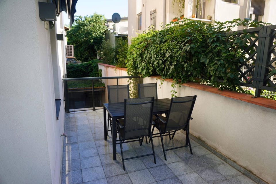 Patio, Day, Garden, View (from property/room), Balcony/Terrace, Seating area, Dining area, Garden view