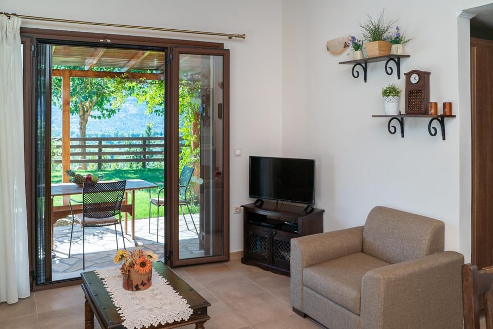 TV and multimedia, Living room, Seating area, Garden view, Pool view, Sea view