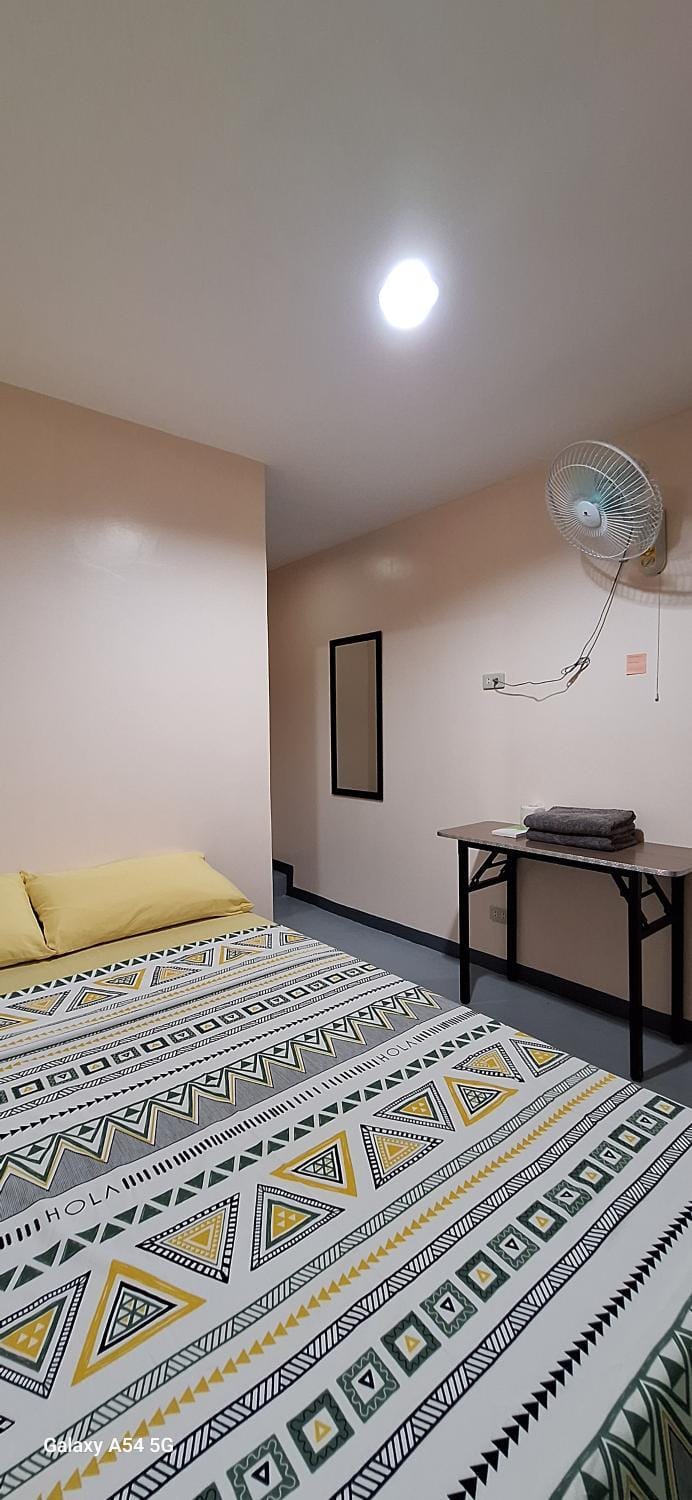 Shower, Toilet, Photo of the whole room, Bedroom, Garden view, Mountain view, Street view, Quiet street view, Inner courtyard view, air conditioner