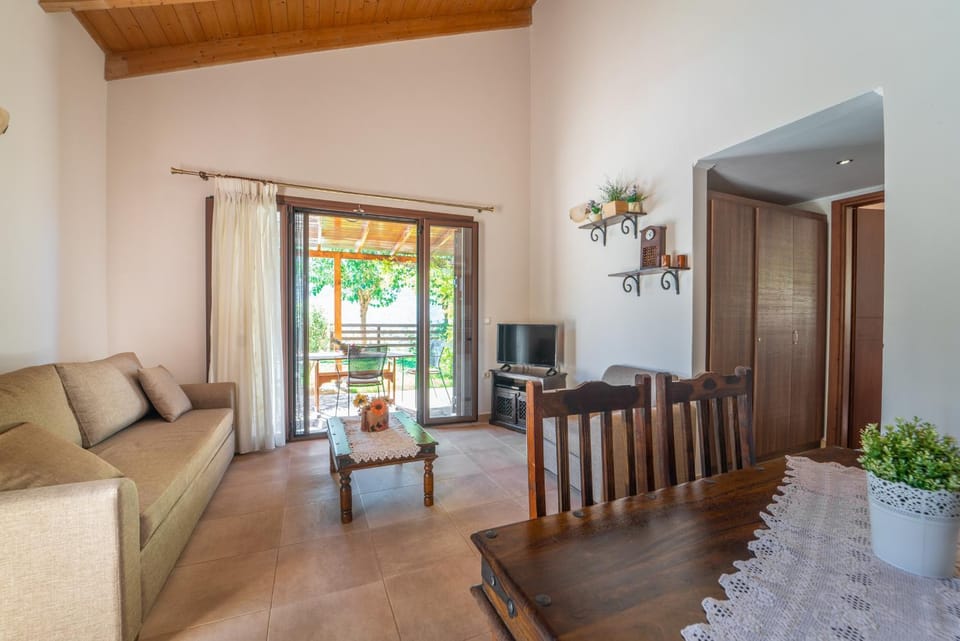 TV and multimedia, Living room, Seating area, Dining area, Garden view, Pool view, Sea view