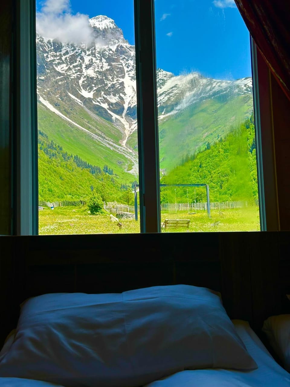 Bed, Day, Photo of the whole room