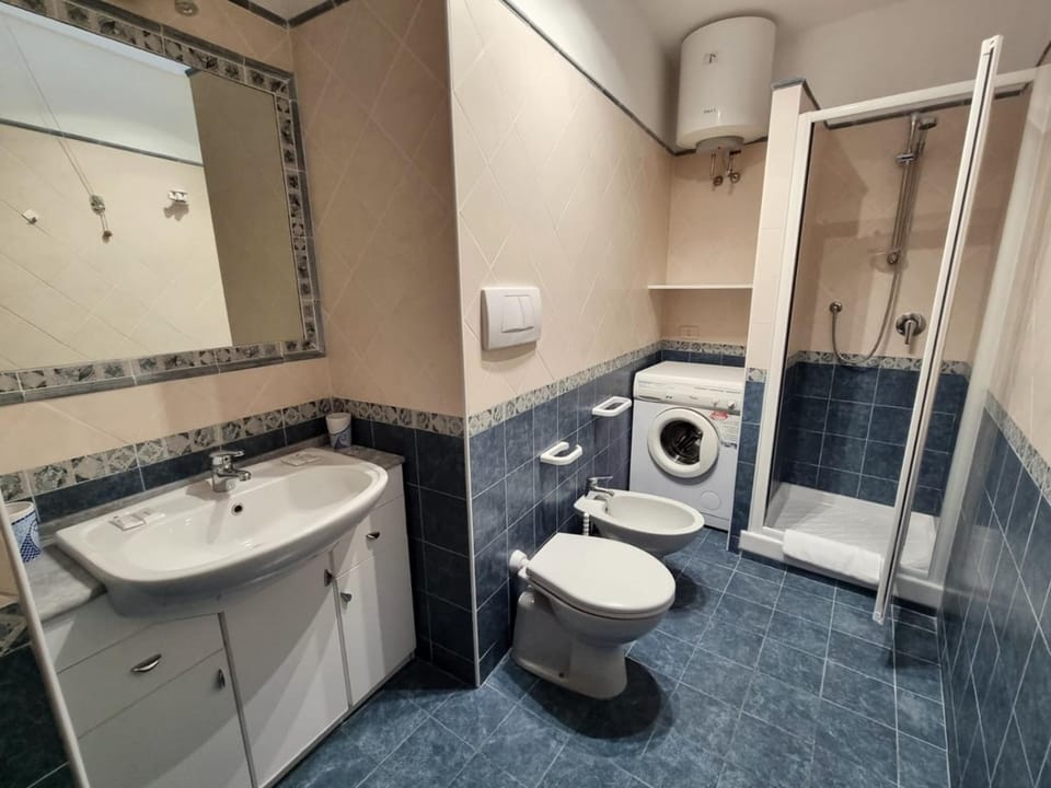 Bathroom, washing machine