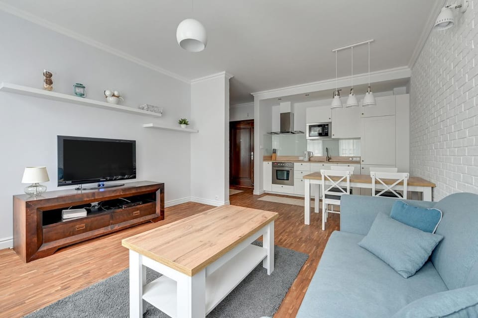 TV and multimedia, Kitchen or kitchenette, Living room, Seating area, Dining area
