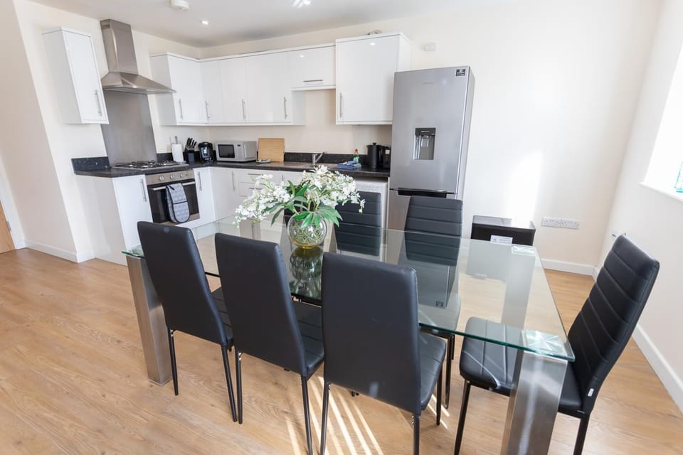 Kitchen or kitchenette, Living room, Seating area, Dining area, oven, stove