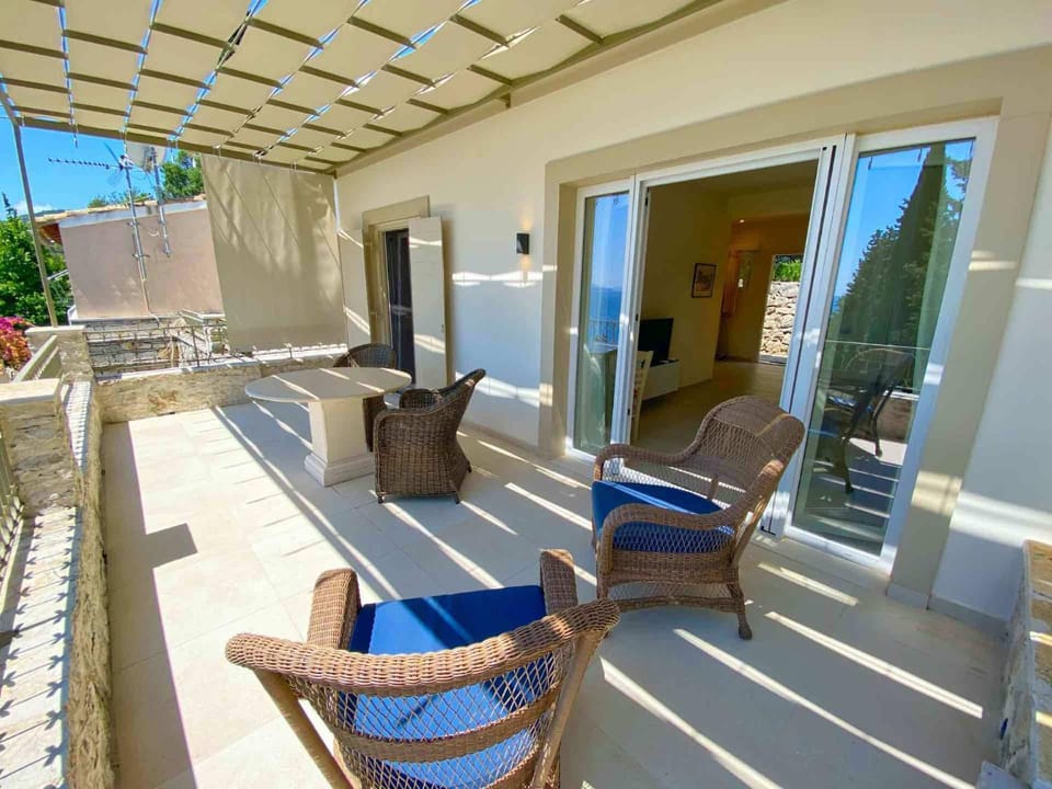 View (from property/room), Balcony/Terrace, Dining area, Garden view, Landmark view, Sea view, Dinner