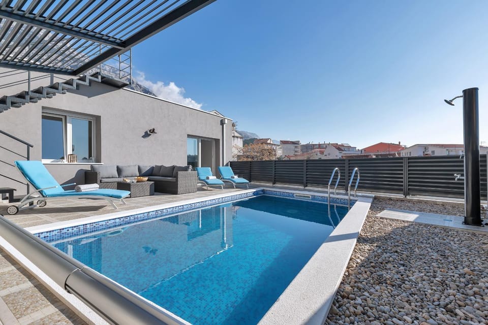 Property building, Balcony/Terrace, Swimming pool