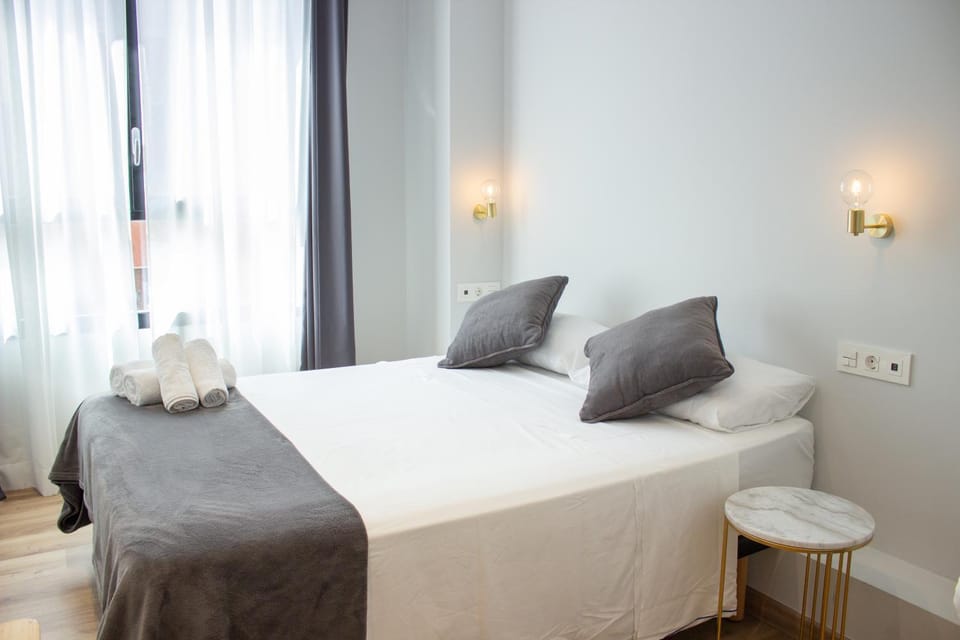 Bed, Photo of the whole room, Bedroom