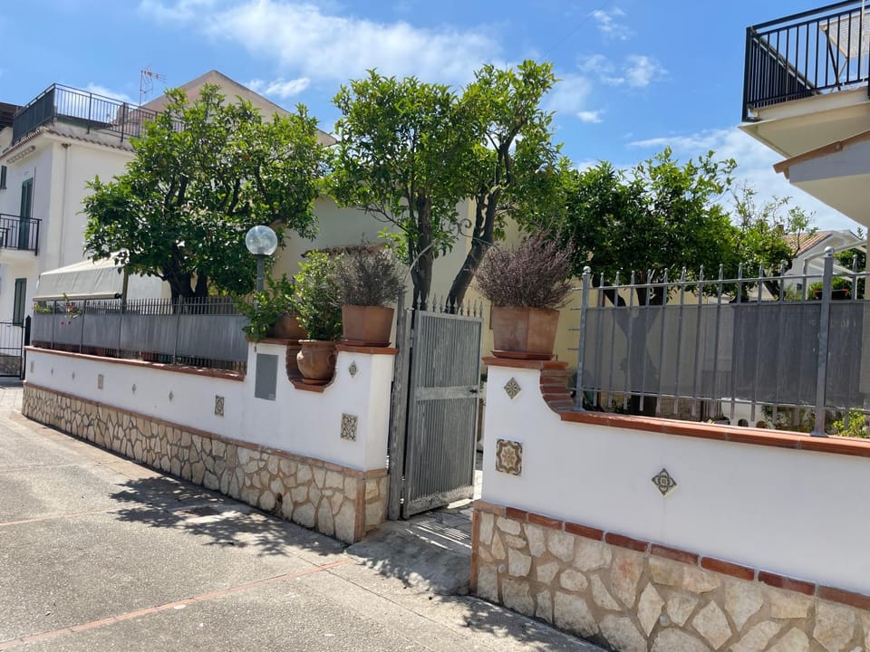 Property building, Neighbourhood