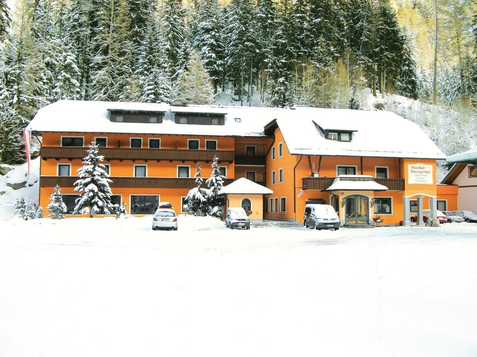 Facade/entrance, Winter