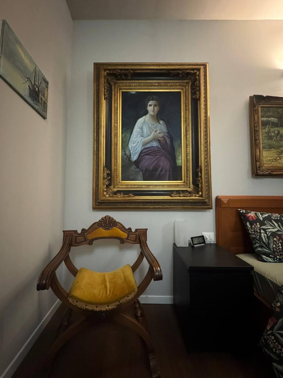 Photo of the whole room, Decorative detail, Bedroom