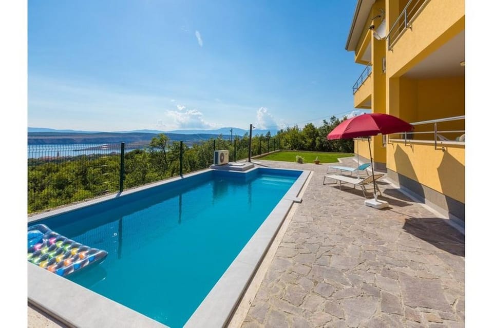Swimming pool, Swimming pool