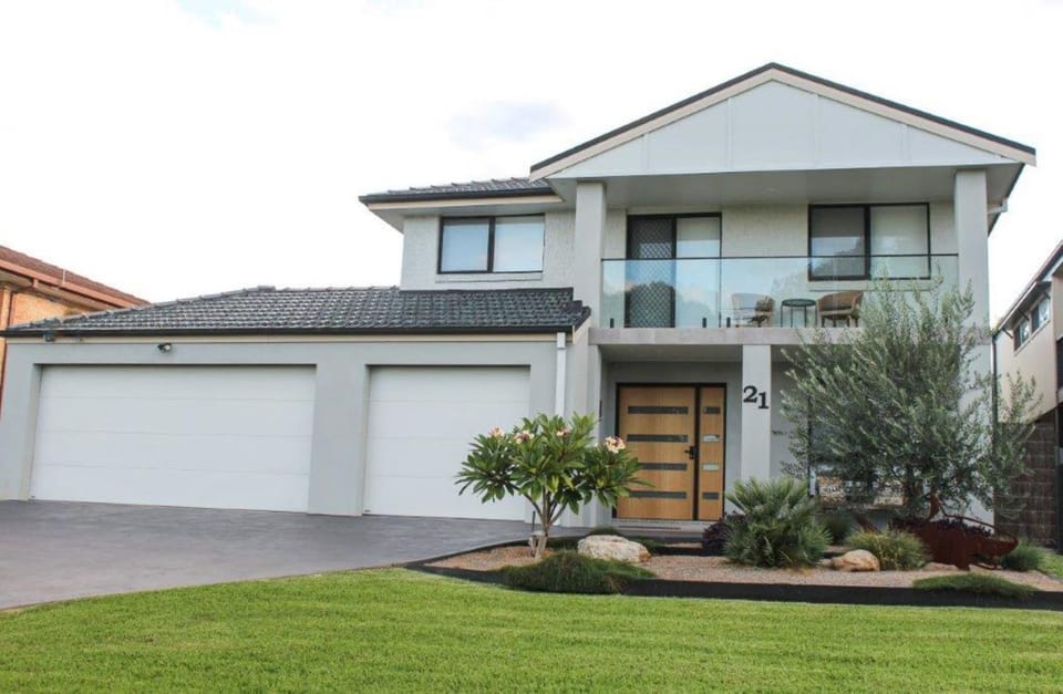 The Great White Vincentia House in Vincentia