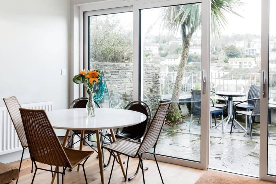 Patio, Dining area