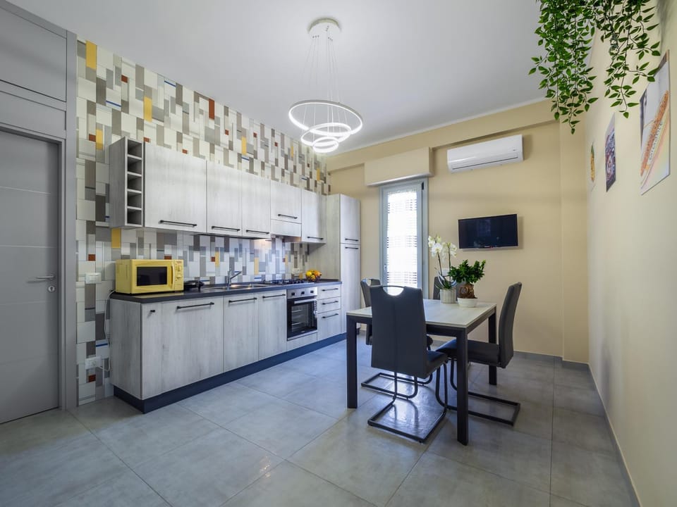 Kitchen or kitchenette, Food and drinks, Communal kitchen, Food