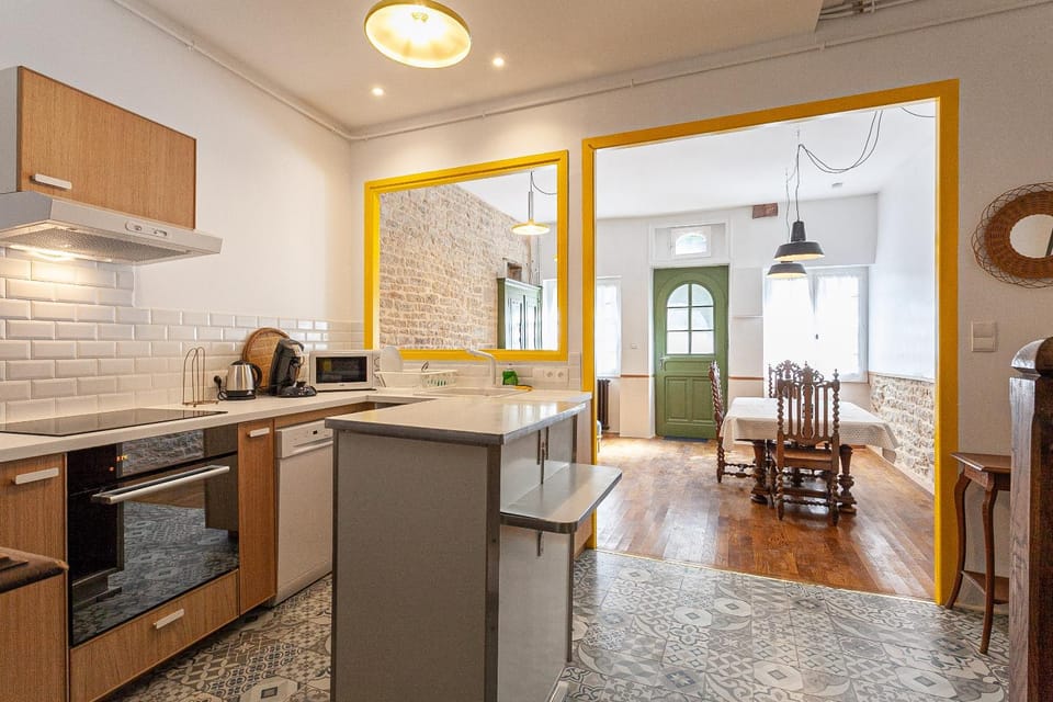 Kitchen or kitchenette, Communal kitchen