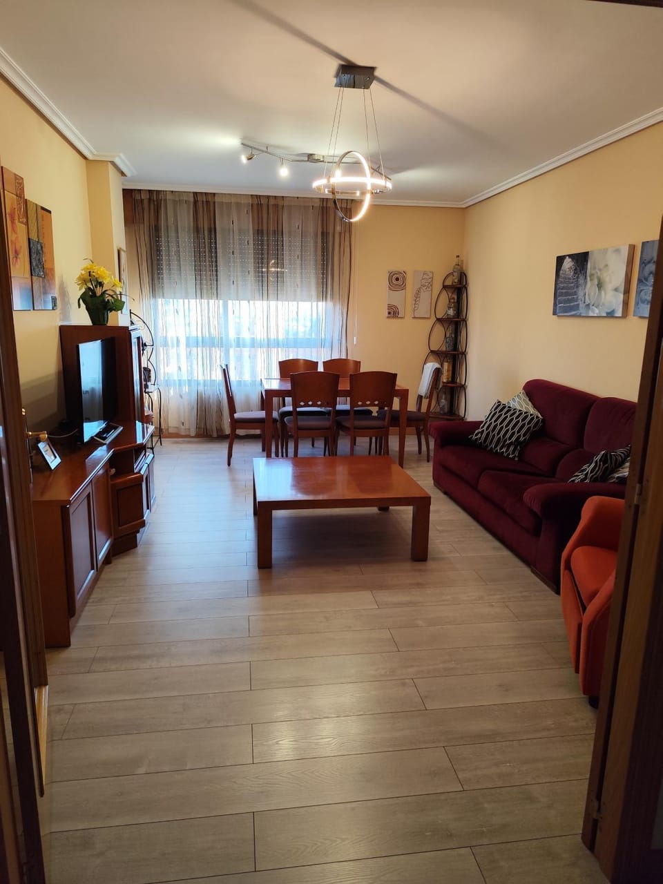 apartamento de tres dormitorios con garaje y todos los servicios cerca Apartment in Burgos