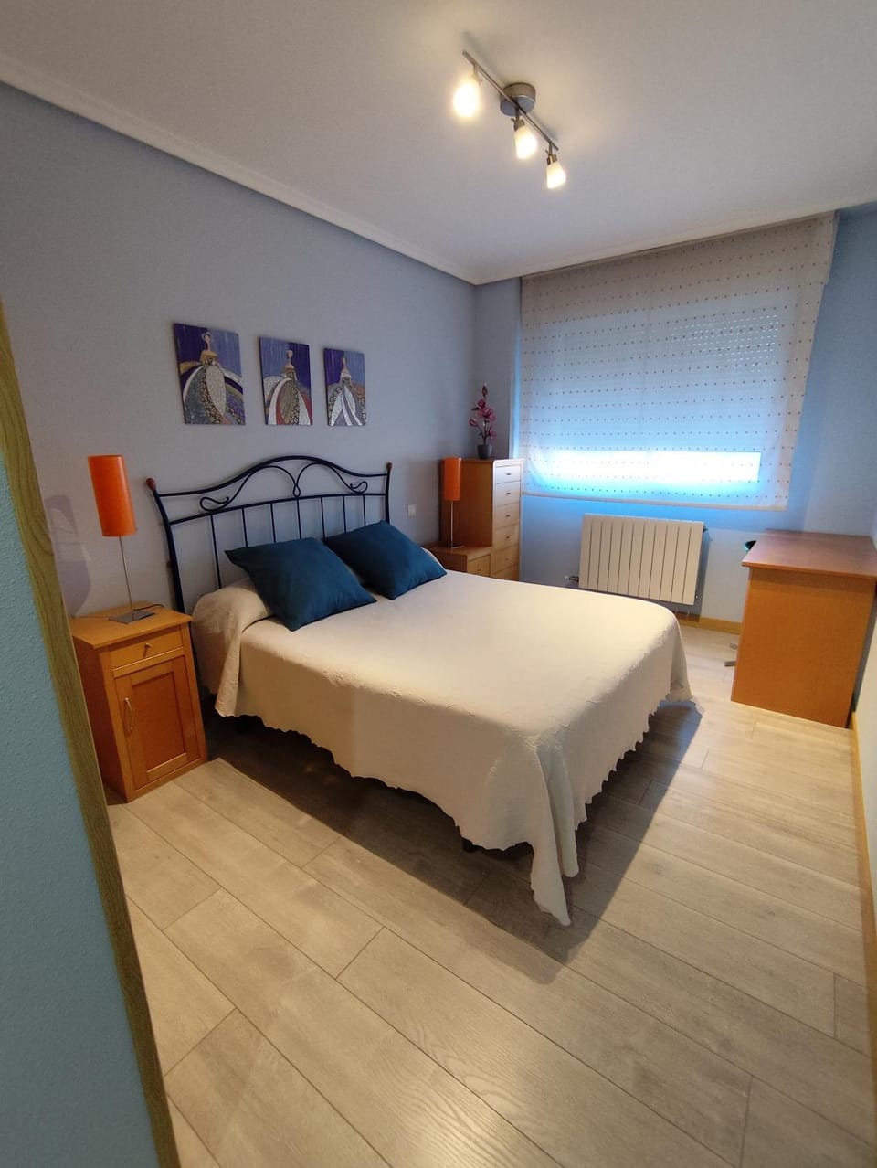 apartamento de tres dormitorios con garaje y todos los servicios cerca Apartment in Burgos