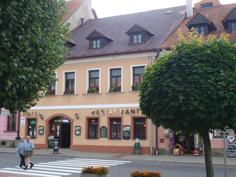 Facade/entrance