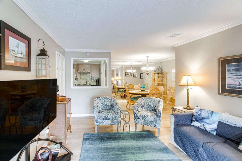 Resort-Style Condo in St Simons ~ 1 Mi to Pier! House in Mallory Park