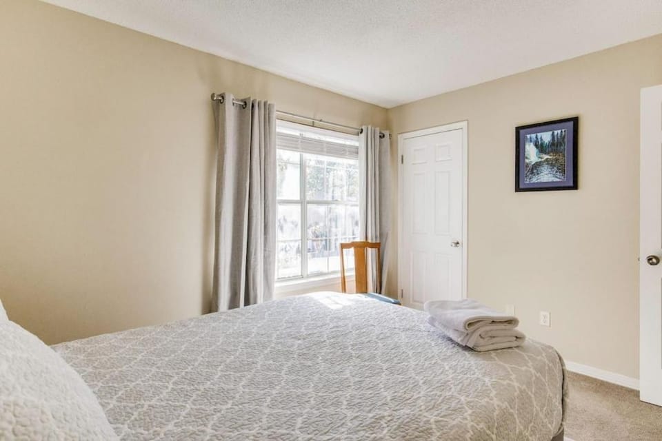 Emerald Coast Vacation Station Apartment in Pensacola