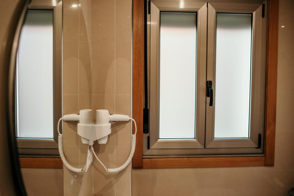 Bathroom, Decorative detail
