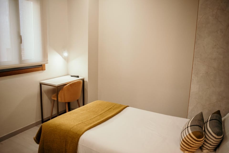 Photo of the whole room, Bedroom