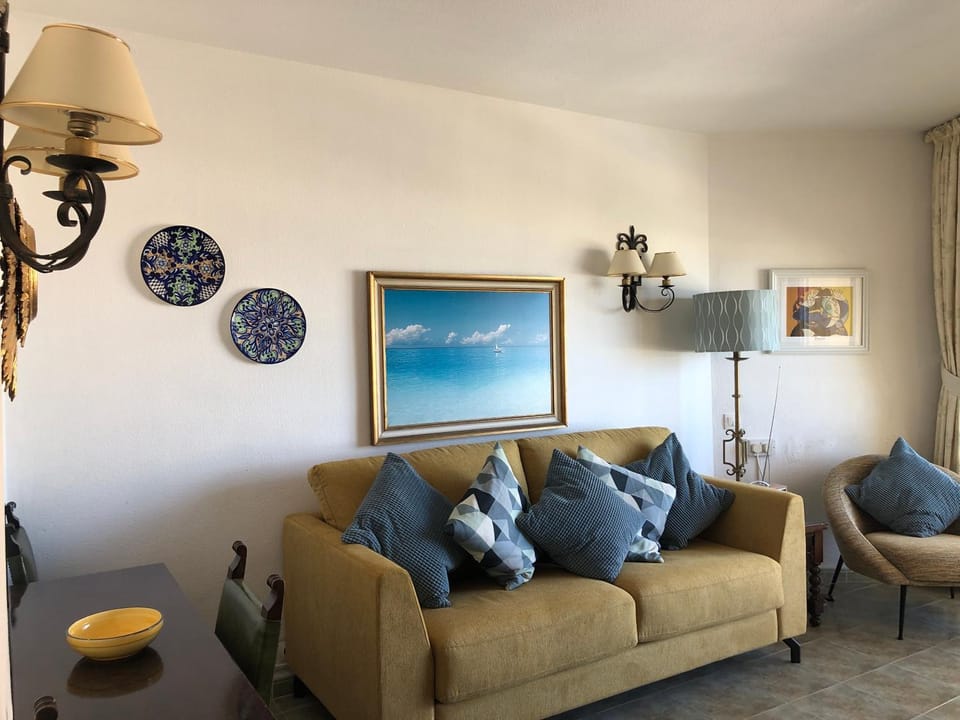 First Line to beach, sea view, sleeps 4 Apartment in Benalmadena