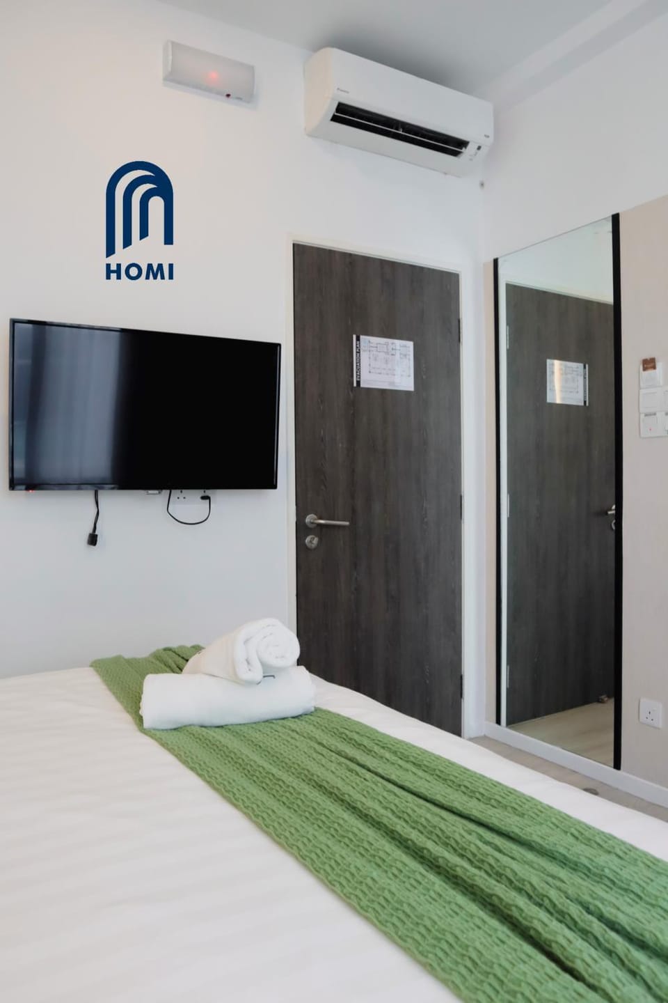 Bedroom, towels, air conditioner