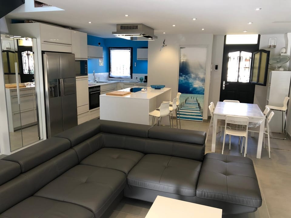Lounge or bar