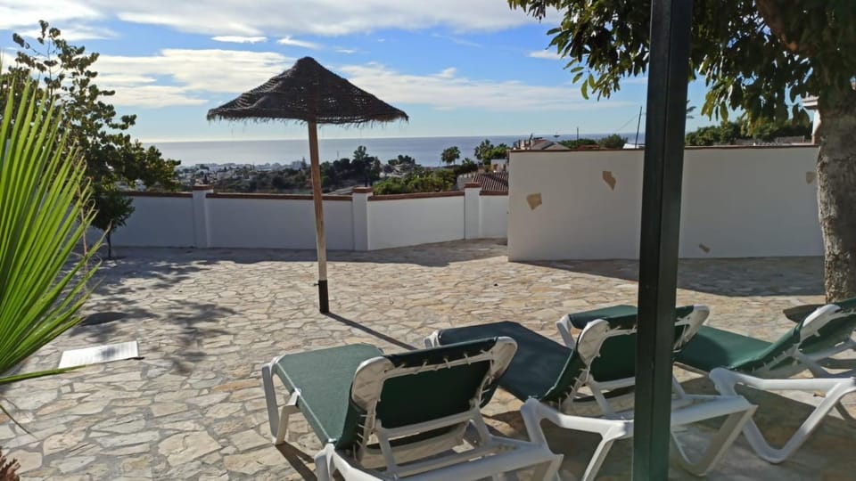 Property building, Balcony/Terrace, Living room