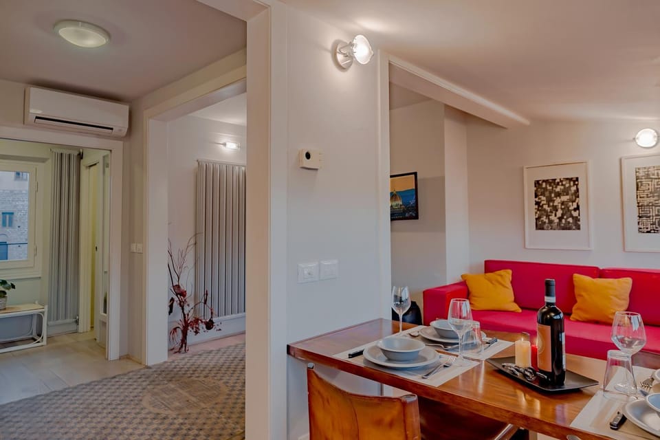 TV and multimedia, Living room, Seating area, Dining area