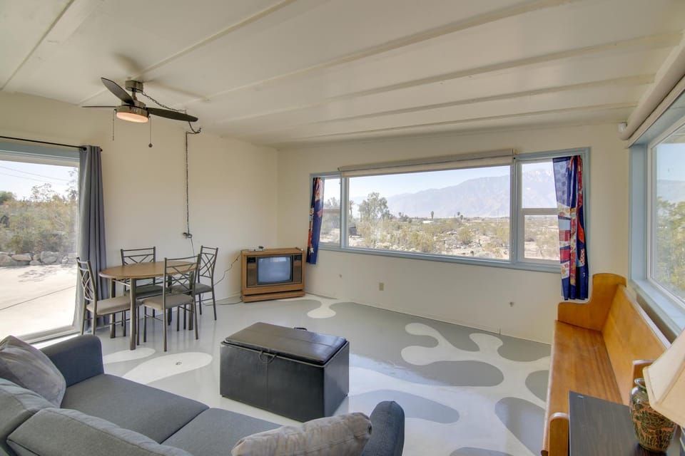 Patio and Views Eccentric Desert Hot Springs Home House in Desert Hot Springs