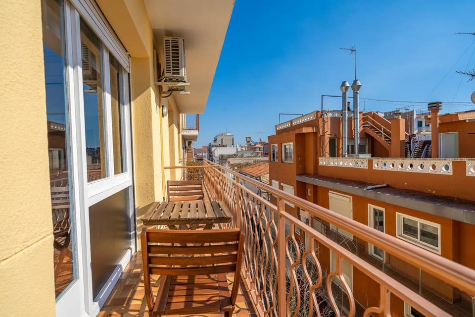 View (from property/room), Balcony/Terrace, City view, Street view