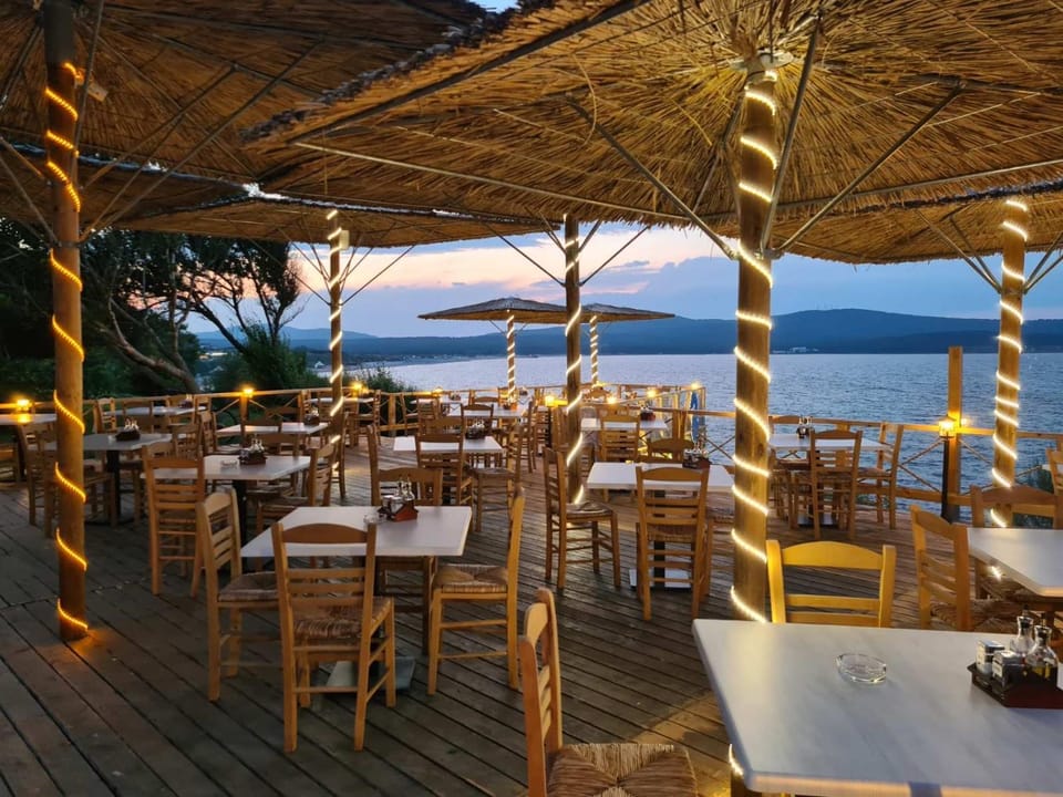 Restaurant/places to eat, Day, Sea view