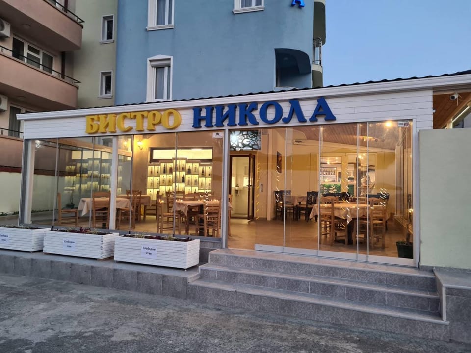 Property building, Restaurant/places to eat