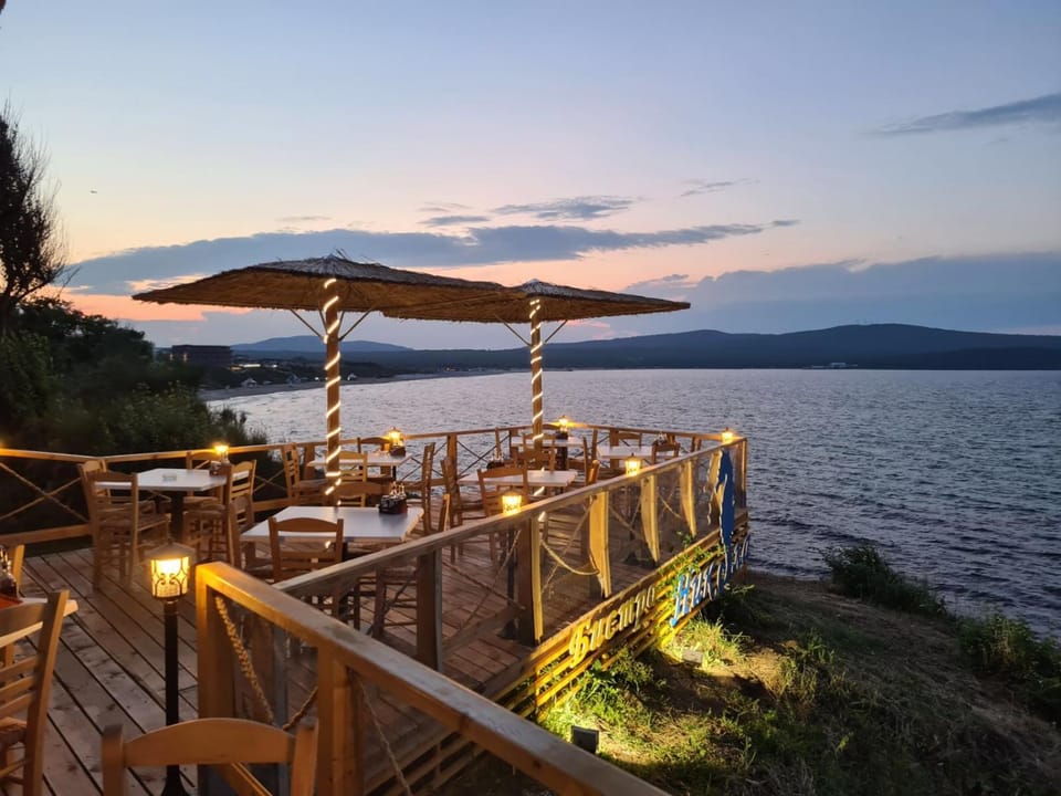 Restaurant/places to eat, Day, Sea view