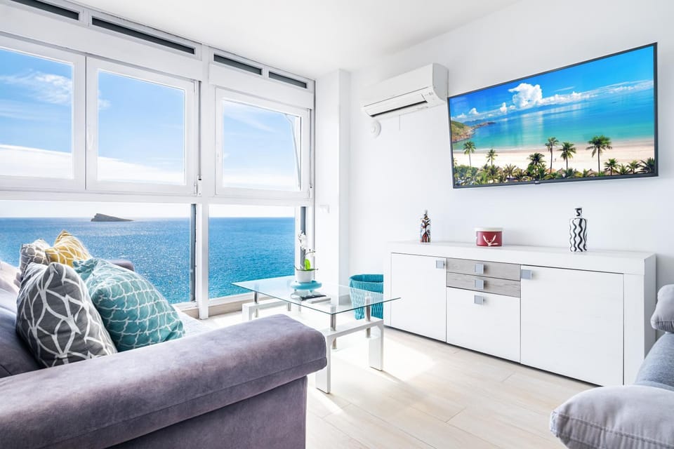 Natural landscape, TV and multimedia, View (from property/room), Living room, Sea view, air conditioner