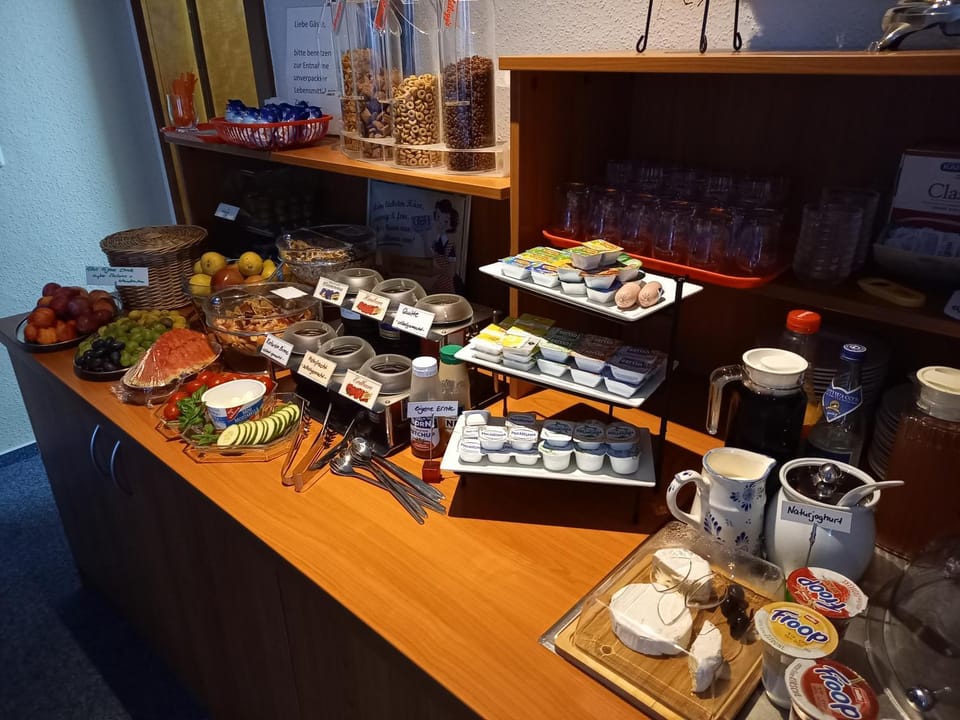 Food and drinks, Buffet breakfast