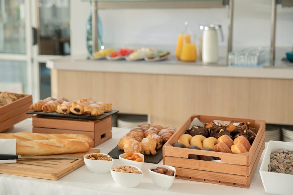 Kitchen or kitchenette, Food, Breakfast, Continental breakfast, Buffet breakfast