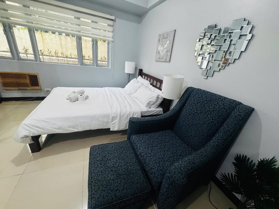 Morgan Suite BGC across5 Venice Canal Mall free Pool gym Apartment hotel in Makati