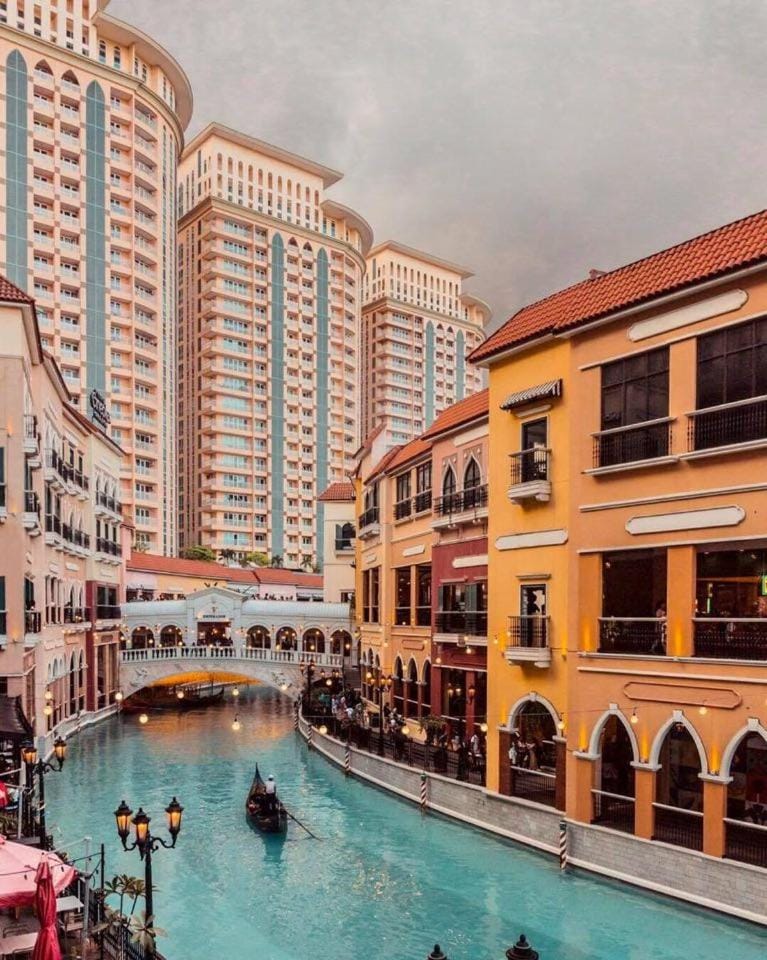Morgan Suite BGC across5 Venice Canal Mall free Pool gym Apartment hotel in Makati