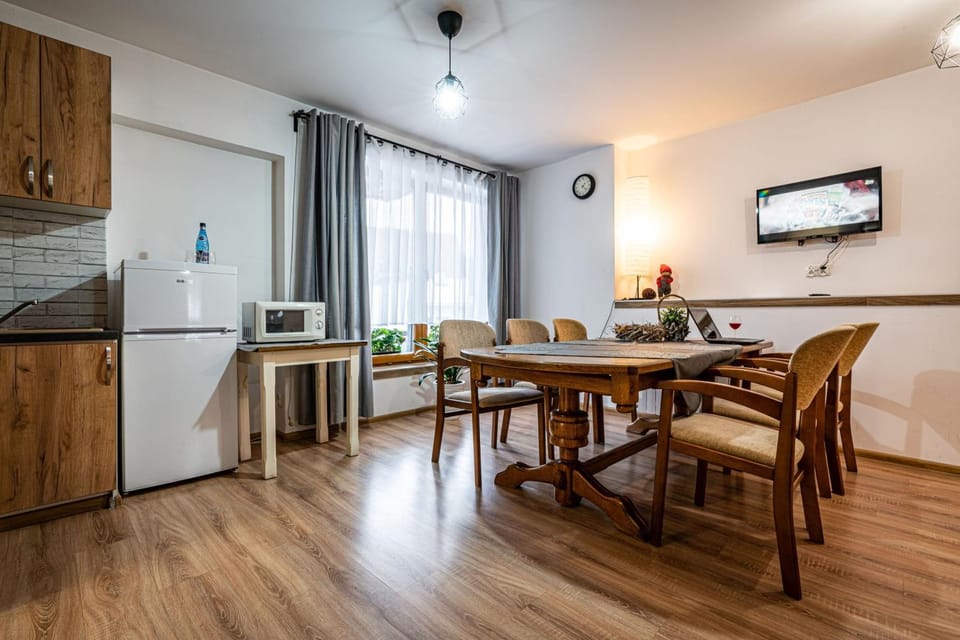 TV and multimedia, Kitchen or kitchenette, Dining area, oven