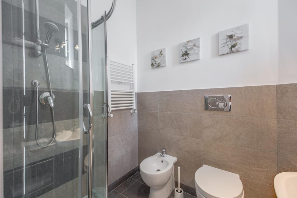 Shower, Toilet, Bathroom