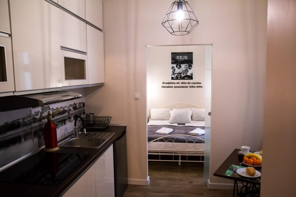 Bed, Kitchen or kitchenette, Photo of the whole room, Bedroom, stove, towels