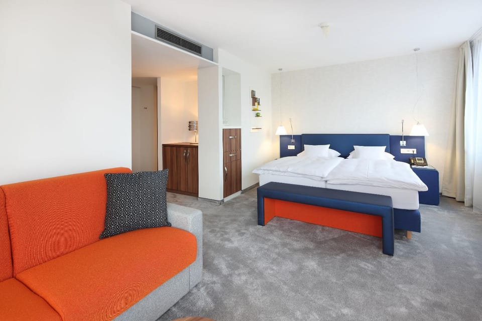 Photo of the whole room, Bedroom